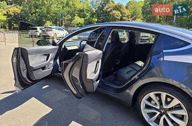 Седан Tesla Model 3 2020 в 