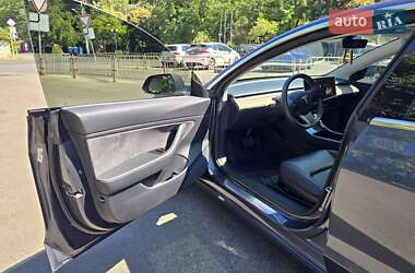 Седан Tesla Model 3 2020 в 