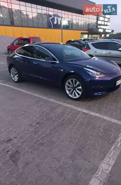 Седан Tesla Model 3 2018 в Шептицькому