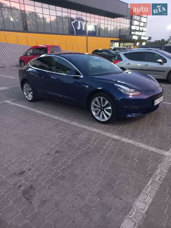 Седан Tesla Model 3 2018 в 