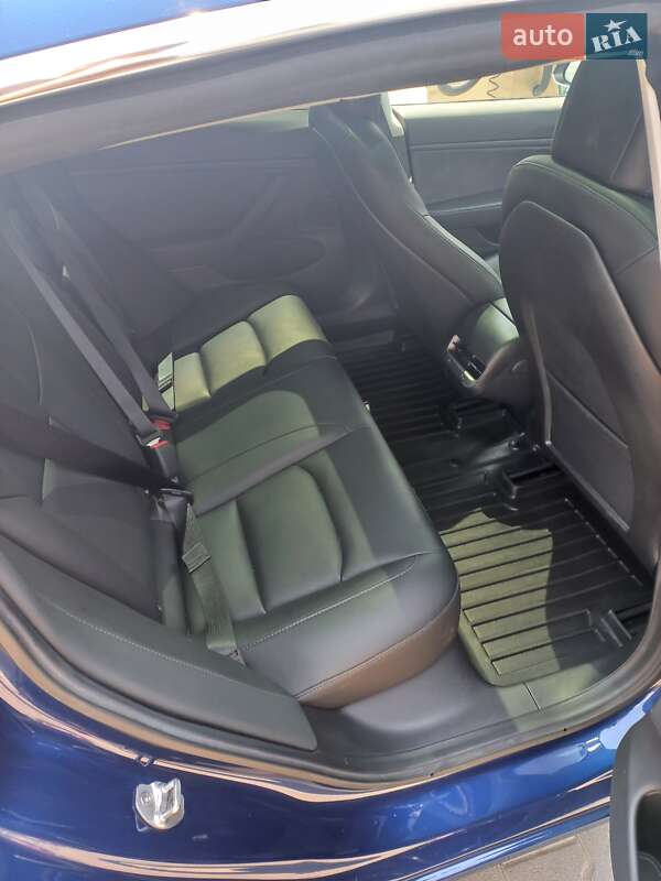 Седан Tesla Model 3 2018 в Шептицькому