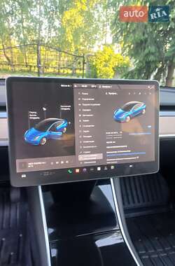 Седан Tesla Model 3 2018 в Шептицькому