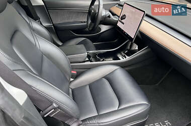 Седан Tesla Model 3 2020 в 