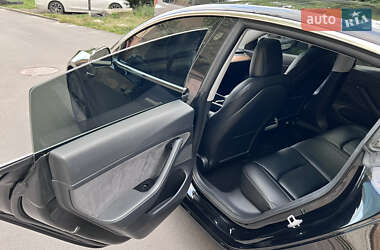 Седан Tesla Model 3 2020 в 