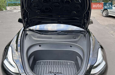 Седан Tesla Model 3 2020 в 