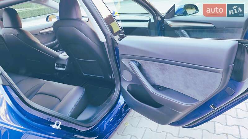 Седан Tesla Model 3 2023 в Киеве