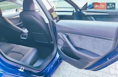 Седан Tesla Model 3 2023 в 