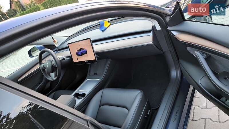 Седан Tesla Model 3 2023 в Киеве