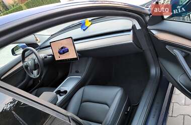 Седан Tesla Model 3 2023 в 