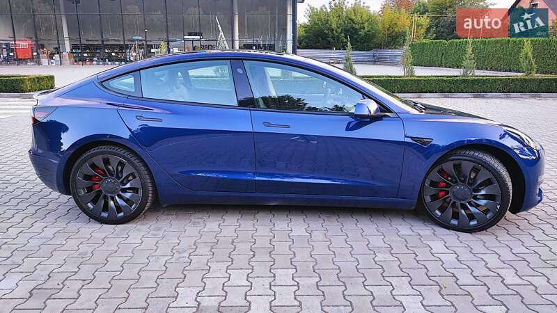 Седан Tesla Model 3 2023 в Киеве