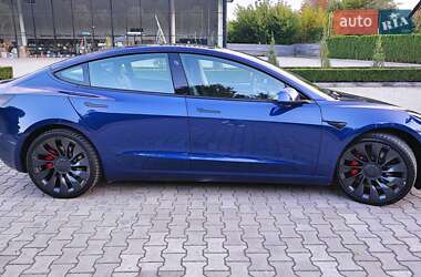 Седан Tesla Model 3 2023 в 