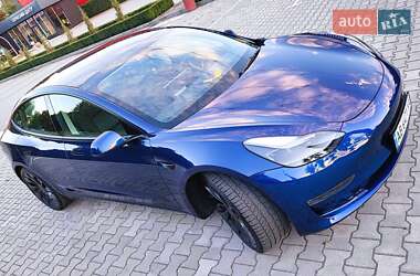 Седан Tesla Model 3 2023 в 