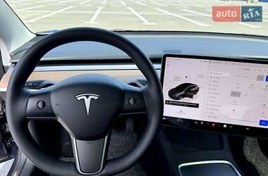 Седан Tesla Model 3 2023 в 