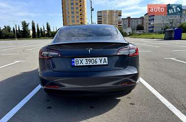 Седан Tesla Model 3 2023 в 