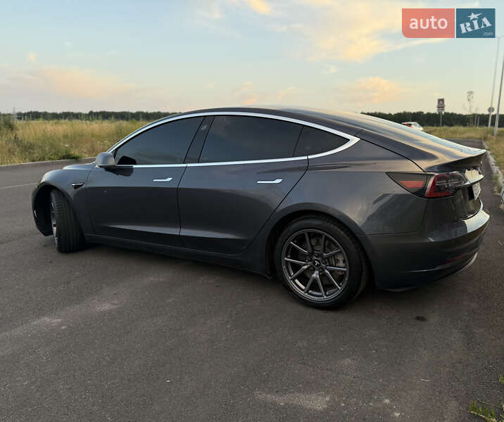 Седан Tesla Model 3 2019 в Виннице