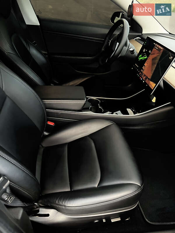 Седан Tesla Model 3 2019 в Виннице