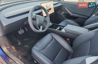 Седан Tesla Model 3 2024 в 
