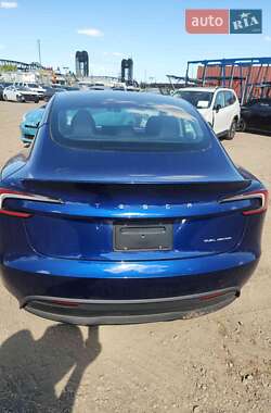 Седан Tesla Model 3 2024 в 