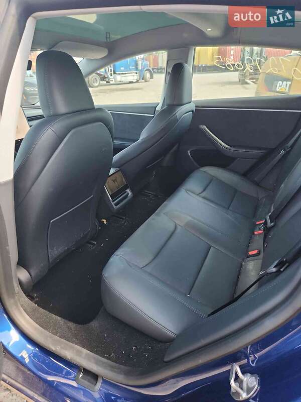 Седан Tesla Model 3 2024 в Києві