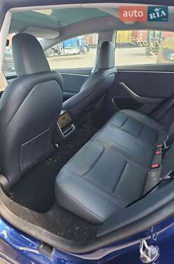 Седан Tesla Model 3 2024 в 