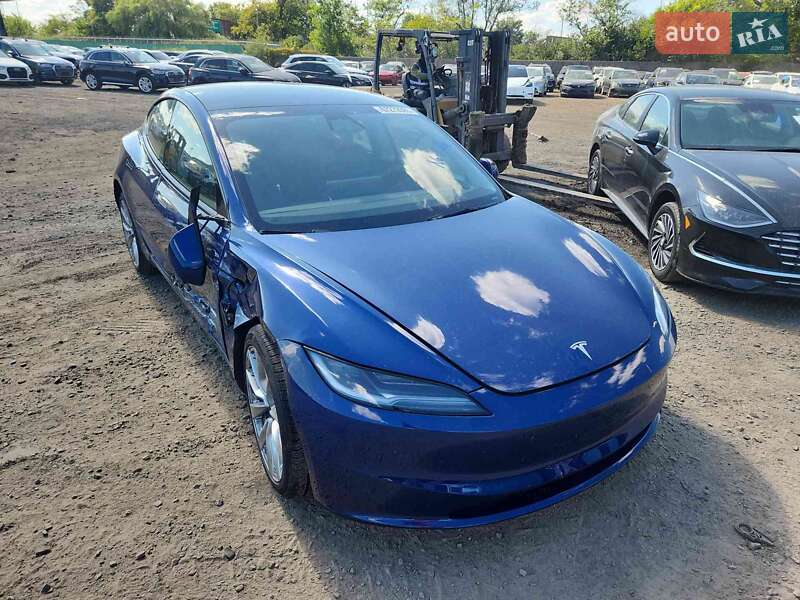 Седан Tesla Model 3 2024 в Києві