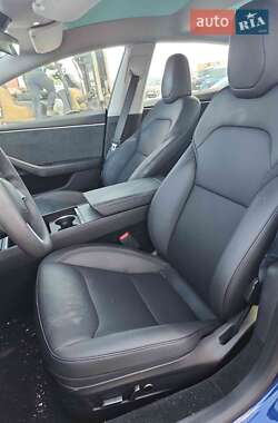 Седан Tesla Model 3 2024 в 