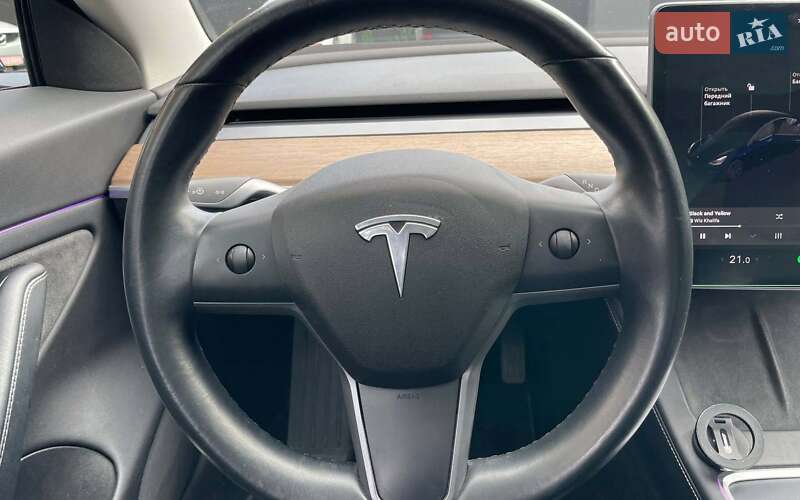 Седан Tesla Model 3 2018 в Чернівцях