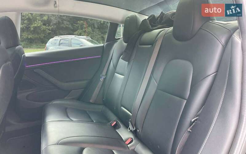 Седан Tesla Model 3 2018 в Чернівцях