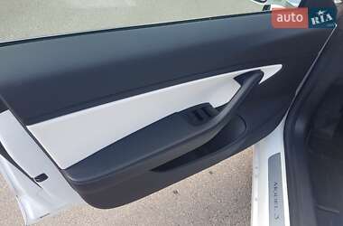 Седан Tesla Model 3 2019 в 