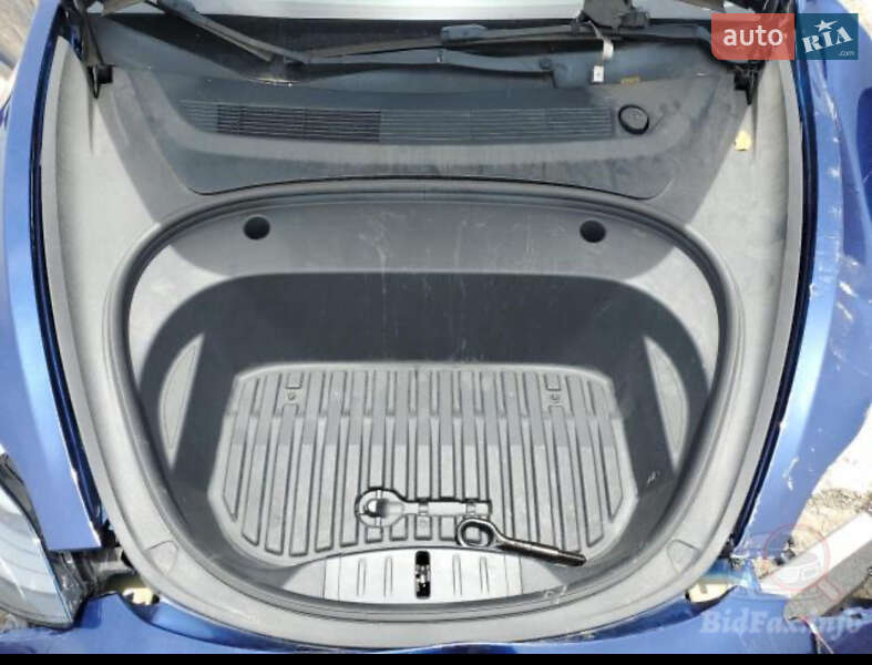 Седан Tesla Model 3 2022 в Рівному