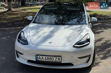 Седан Tesla Model 3 2021 в Смілі