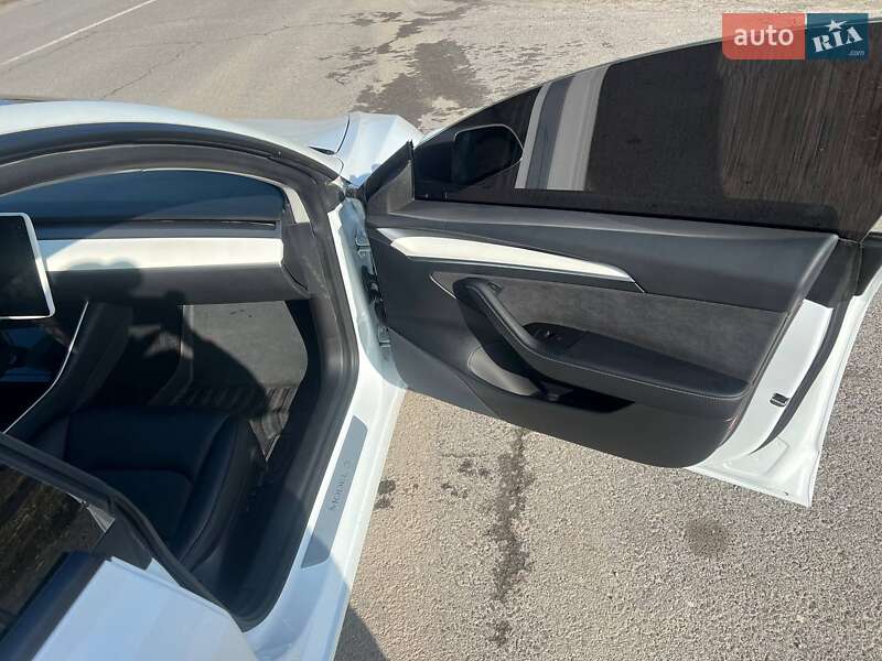 Седан Tesla Model 3 2018 в Львові фото 9 Седан Tesla Model 3 2018 в Львові