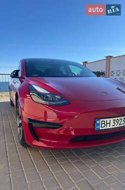 Седан Tesla Model 3 2021 в 