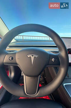Седан Tesla Model 3 2021 в 