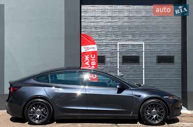 Седан Tesla Model 3 2024 в 
