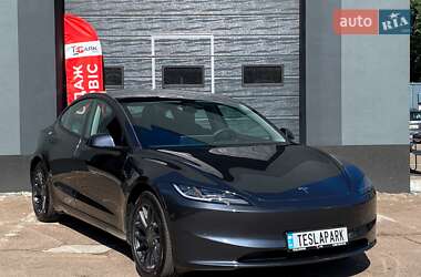 Седан Tesla Model 3 2024 в 