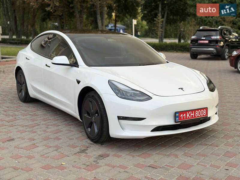 Седан Tesla Model 3 2023 в 