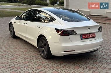 Седан Tesla Model 3 2023 в 