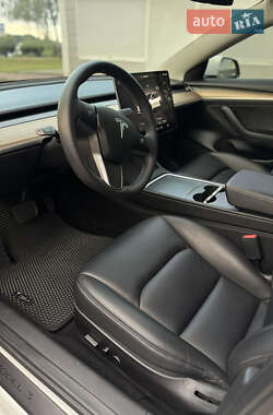Седан Tesla Model 3 2023 в 