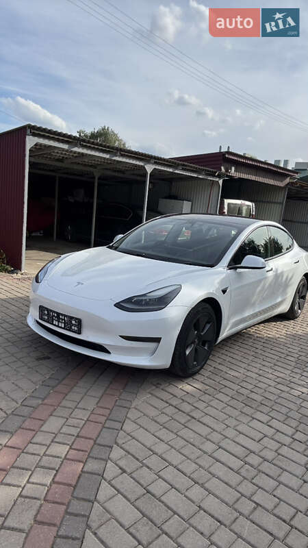 Седан Tesla Model 3 2021 в Шептицькому