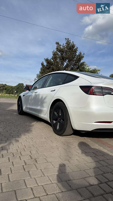 Седан Tesla Model 3 2021 в Шептицькому