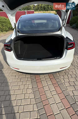 Седан Tesla Model 3 2021 в 