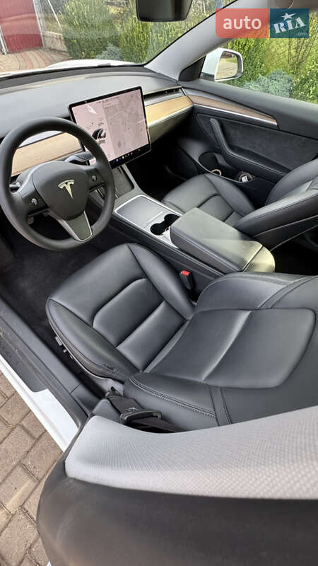Седан Tesla Model 3 2021 в Шептицькому