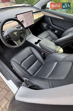 Седан Tesla Model 3 2021 в 