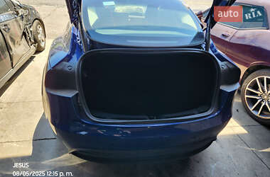 Седан Tesla Model 3 2024 в 