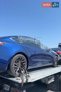 Седан Tesla Model 3 2024 в 