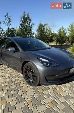 Седан Tesla Model 3 2022 в 