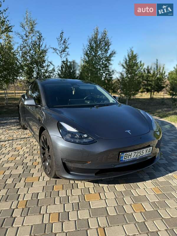 Седан Tesla Model 3 2022 в 