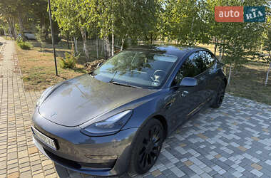 Седан Tesla Model 3 2022 в 