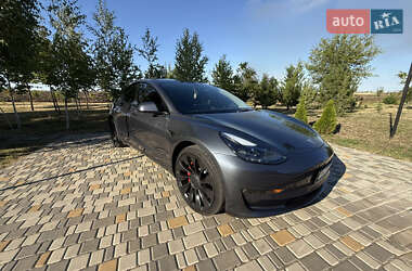 Седан Tesla Model 3 2022 в 